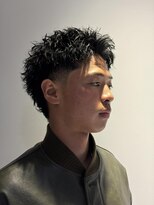 フランクスバーバーザスタンド(Frank’s barber the stand)&nbsp;刈り上げセンターパート/波巻きツイストスパイラル/飯田橋