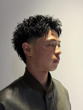 フランクスバーバーザスタンド(Frank’s barber the stand) 刈り上げセンターパート/波巻きツイストスパイラル/飯田橋