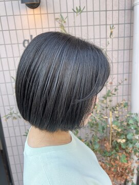 グロー(glow) 黒髪ラウンドボブ