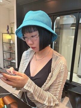 シータ(sheta) 【表参道sheta小林】黒髪ぱっつん切りっぱなしボブオン眉