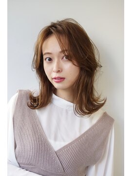 ノーヴェ(Nove) 外はねミディアムレイヤー