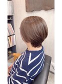 ショートボブ　ベージュ系カラー