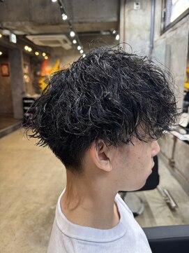 カーニー 上野(kearny) 波巻きスパイラルパーマツイストスパイラルパーマ波巻きパーマ