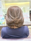明るい白髪染めカーキブラウン×レイヤーボブ