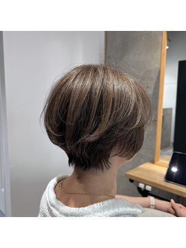 アルトル 池袋2nd(altru) 艶感グレージュ×骨格矯正ショート