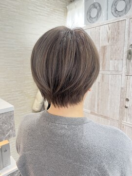 白髪ぼかしハイライト×グレージュヘア