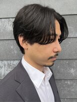 ヒュイル バイ ニアウ(Hwyl by Niau) MEN’S/リバースセンターパート/ニュアンスパーマ/伊勢崎