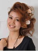フロントポンパドールでふんわりとしたサイドアップ