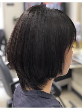 カットハウスソーソー(cut house SO-SO) 前上がりボブレイヤー