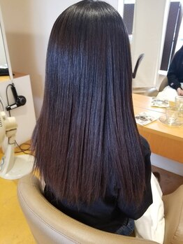 ヘアサロン トゥーシー(2C)の写真/髪を傷めずにしっかりとクセを伸ばすストレートパーマが当店にはあります♪