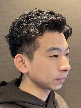 ヒロギンザ 六本木店(HIRO GINZA) スパイラルパーマ×アップバング〈六本木〉〈メンズカット〉