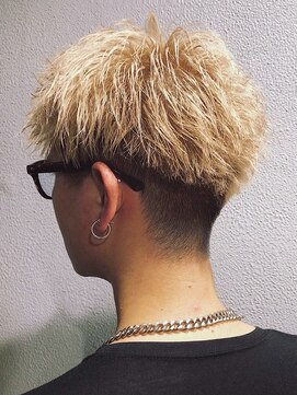 リップス 池袋(LIPPS) ツーブロック　刈り上げ　ハイトーンショート