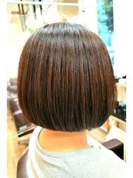 ヘアーズビースリー ポートサイド ミニボブxアッシュブラウンxグラデーションボブ　20代30代40代