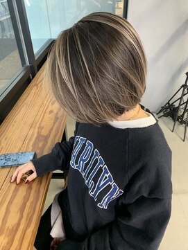 ビビッド(vivid) エアタッチバレイヤージュまとまりボブハイライトヘアー