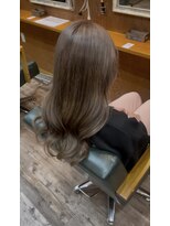 ヘアーサロン アトリエ(Hair salon ATORIE)&nbsp;ロングレイヤーブリーチカラーミルクティーグレージュ