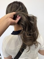 ソアロ(SOARO)&nbsp;岐阜ハッシュカットレイヤーミディアムオリーブグレージュ20代