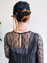 アヴァンセ サニー美容室&nbsp;ベロアリボン 編み込み アップヘア シニヨン 結婚式 ヘアセット