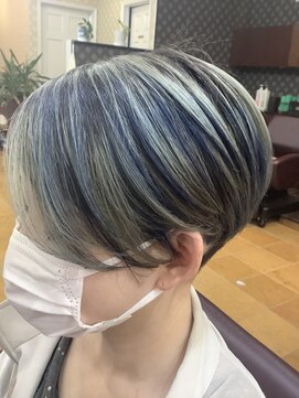 ビューテ(BIEUTE) インナーブルーが効いてるね!