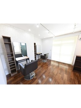 初めての方でも大歓迎♪少人数サロンの為緊張せず気兼ねなく来店♪話しやすいstaffがお待ちしております！