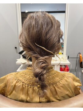 ミラレスカ 栄(MIRA RESCA) 編みおろしアレンジ