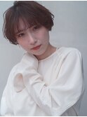 グレージュ　大人かわいい　フェザーバング　マッシュショート