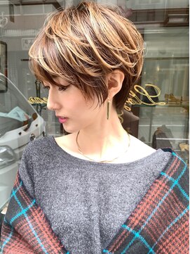 アヴァロン(AVALON) 絶壁解消×センシュアルショート×シャンパライトカラー