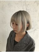 ホワイトカラーショートボブ