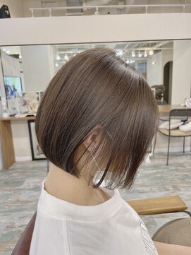 リノカヒリ(Lino kahili) ミニボブ×グレージュ