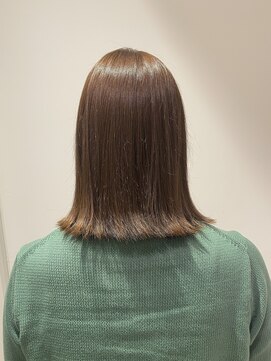 アリーズ シブヤ(ALLYS shibuya) 鎖骨ミディアム 外ハネボブ オレンジブラウン