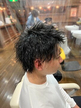 エイト(AITE) ツイストスパイラルパーマセンターパート<理容室>川口鳩ヶ谷５