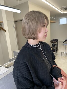 ドットサイン(.CYEN) ミルクティーベージュカラー　ボブ