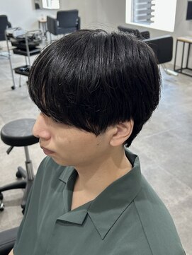 ヒュイル バイ ニアウ(Hwyl by Niau) メンズカットストレートパーマナチュラルマッシュウルフカット