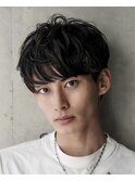 スーツ短髪ツーブロック束感モテる黒髪シークレットパーマ流行