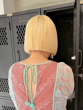 ヲタク(wotaku.) 抜きっぱなしブロンドトリプルカラーダブルブリーチホワイトヘア