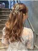 ねじり網みハーフアップ後れ毛くるりんぱ編み込み結婚式アレンジ
