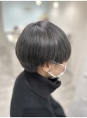 柔らかさを残したスモーキーグレー/ブリーチカラー/艶カラー