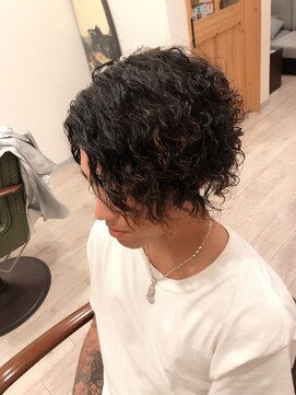 アール(R+) ツイスト・スパイラルパーマ