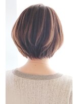 レウナ 外苑前(Reuna)&nbsp;３０代４０代５０代大人可愛いショートボブ　後頭部を綺麗に