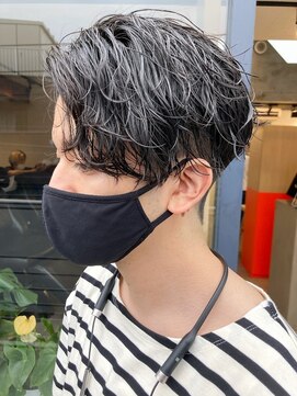 リット×ベリエ(Lit.×belier) ツイストスパイラルパーマセンターパートツーブロック刈り上げ