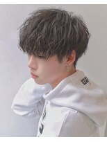 アクシー ヘアーアンドメイク(AXY HAIR&MAKE)&nbsp;ツイストスパイラルパーマ　刈り上げマッシュ　無造作　Ｕ２４