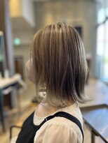 グランデュール サンストリート浜北店(GRANDEUR)&nbsp;ハイライト　ブリーチカラー　切りっぱなしボブ　大人ショート