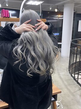 グランデ(GRANDE) ホワイトシルバー/ハイトーン/ロングヘア/ロングレイヤー