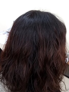 レイディバードカラー 籠原店 根元の白髪染め（リタッチ）