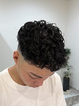 ダズルヘアーブラスト(DAZZLE hair BLAST) カーリーパーマ/フェード/スパイラルパーマ