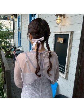 アズグロウヘアー(AS GROW HAIR) チェリーブラウンツイン編みおろしアレンジ