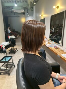 ヘアーズクリッツア(HAIR'S CKRIZIA)の写真/イルミナカラーで創る透明感とツヤ感で上品な大人女性に！白髪をカバーしながら、理想のスタイルに♪