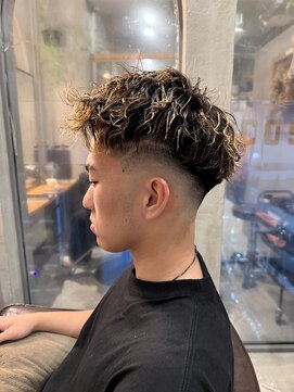 ガイ ラタン ウエスト(GUY lattan west) MEN’S HAIR/ブルーブラック/フェザーパーマ/松戸駅