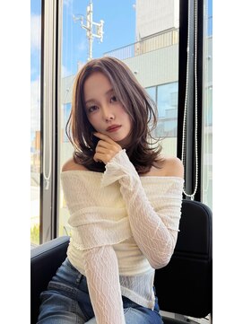 くびレイヤーエモージュふんわりカール透明感アッシュ