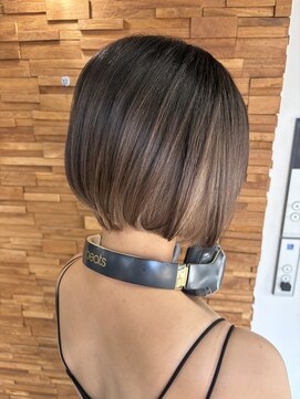 ラピス 横浜(Lapis) インナーカラーミニボブ