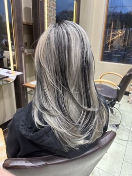 ヴァンカウンシル Kuwana(VAN COUNCIL) ホワイト×ブラック/ブリーチ/艶カラー/髪質改善